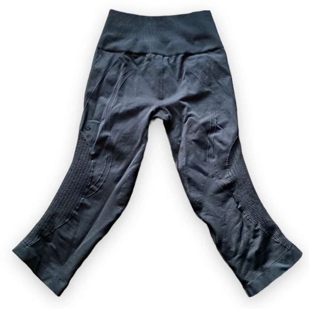 Lululemon Ebb And Flow Crop II Deep Coal size 4